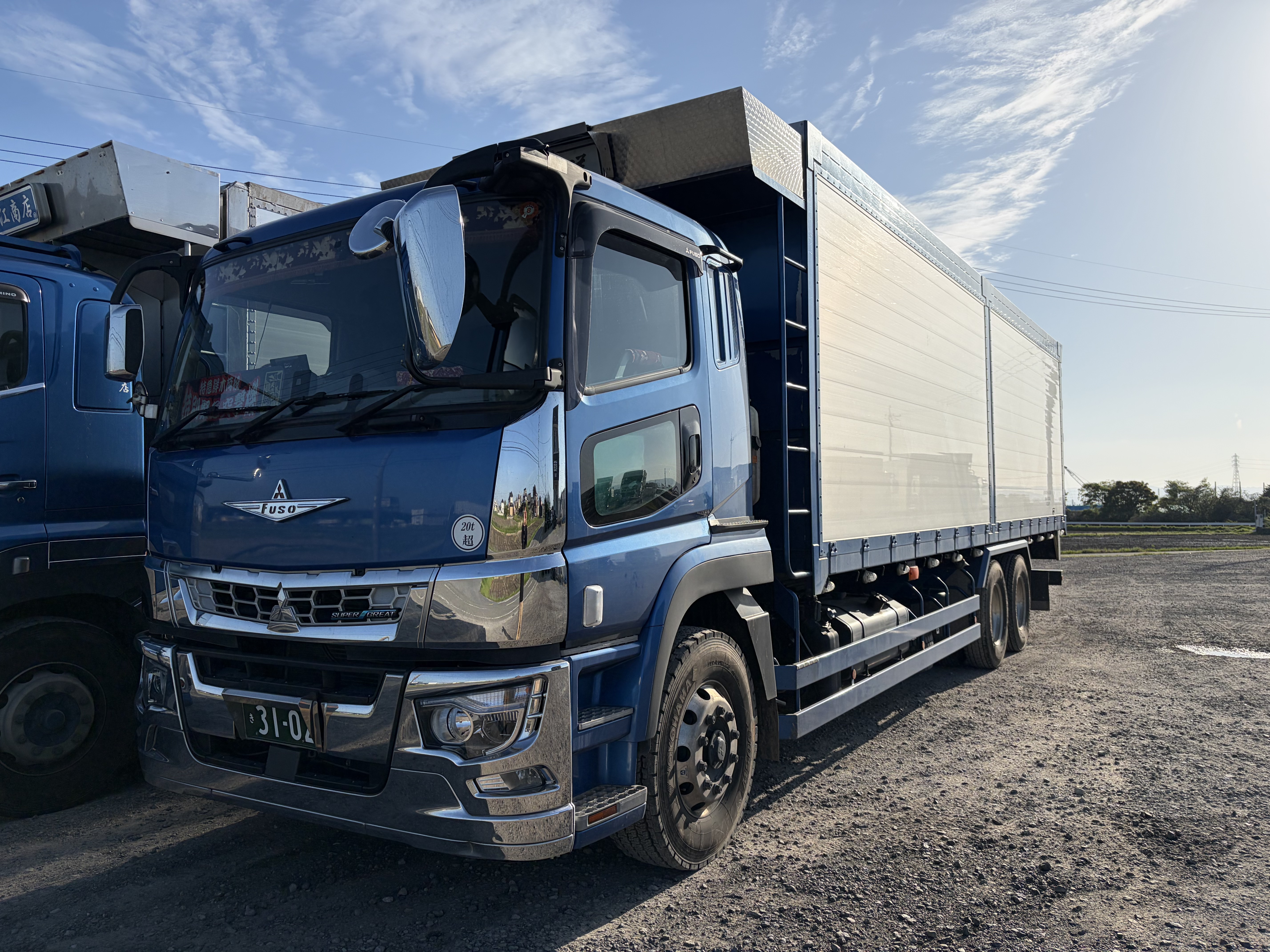 大型ダンプ車